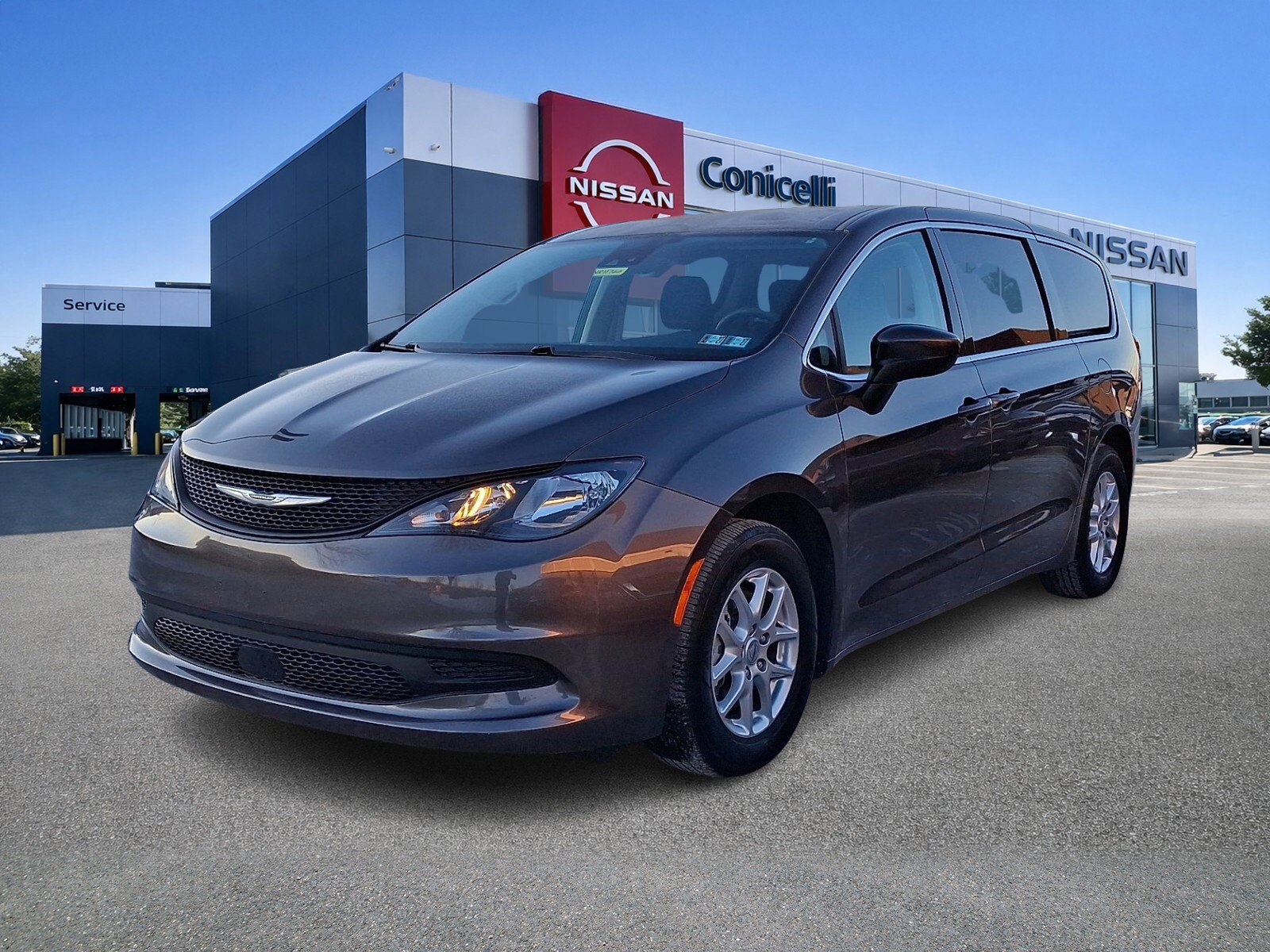 Used 2023 Chrysler Voyager LX FWD image 3