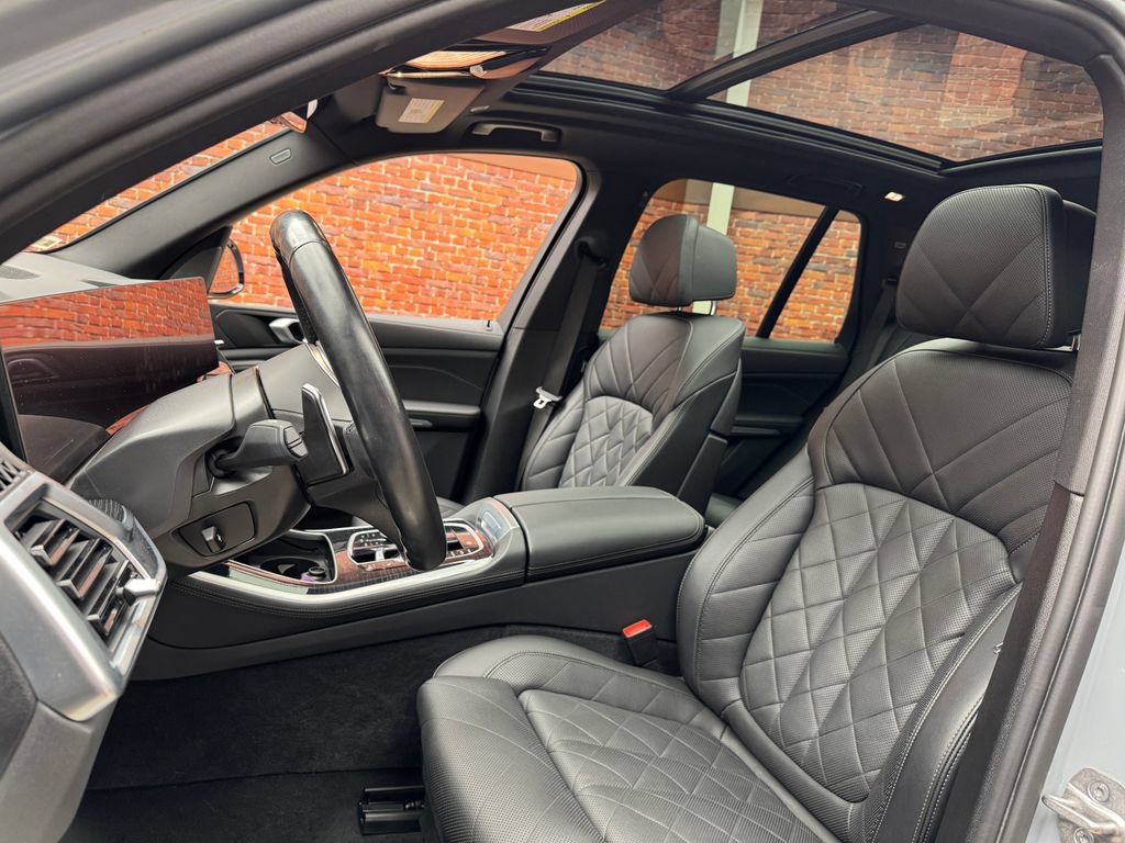 Used 2024 BMW X5 xDrive40i w/ M Sport Package AWD/4WD image 24