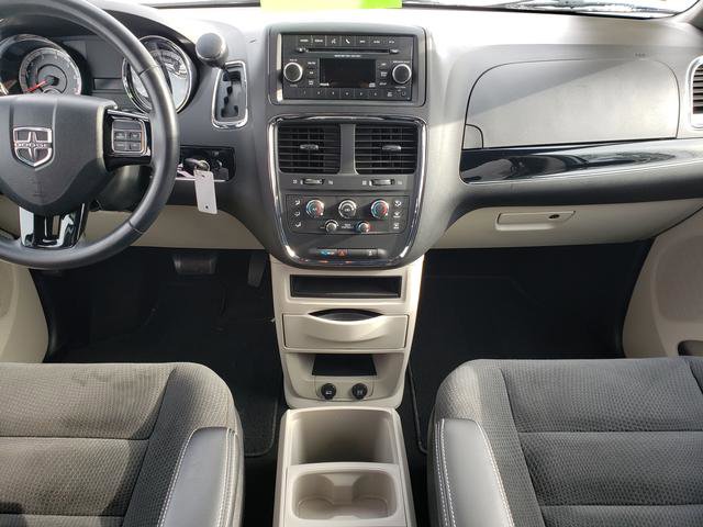 Used 2016 Dodge Grand Caravan SE image 14