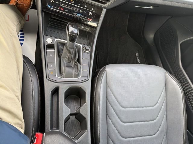 Certified 2025 Volkswagen Jetta SEL image 17