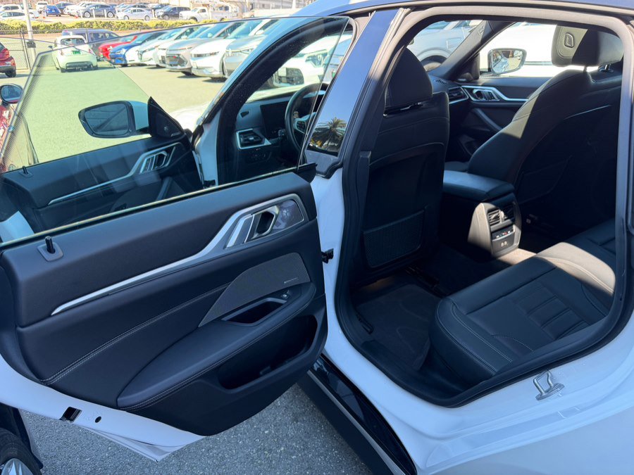 Used 2023 BMW i4 eDrive40 w/ M Sport Package image 46