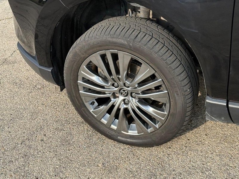 Used 2021 Toyota Venza XLE w/ Softex Package image 10