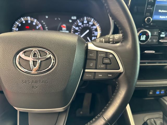 Used 2022 Toyota Highlander XLE AWD/4WD image 21