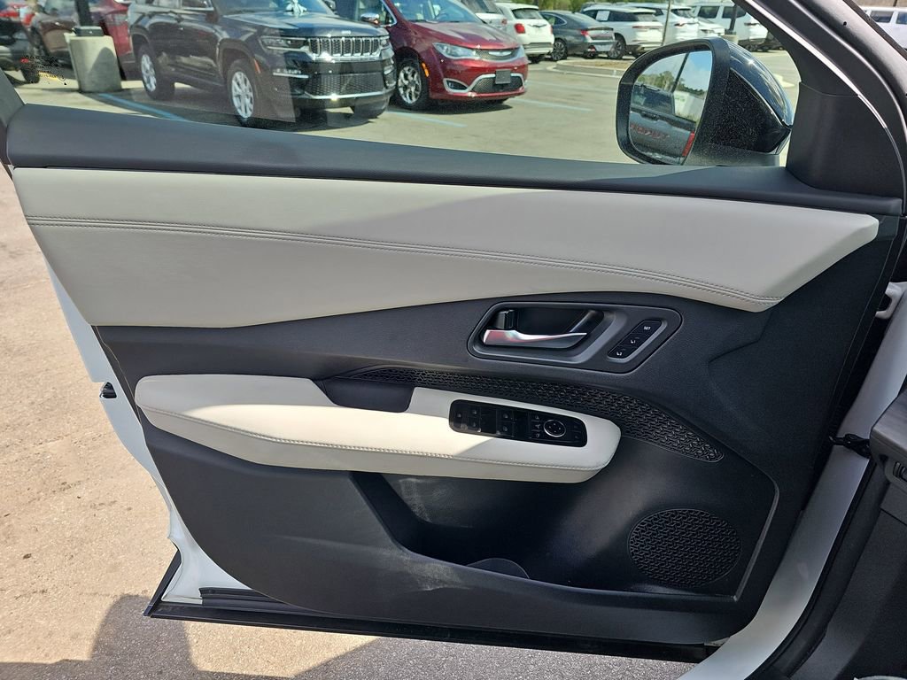 Used 2023 Nissan Ariya FWD image 30