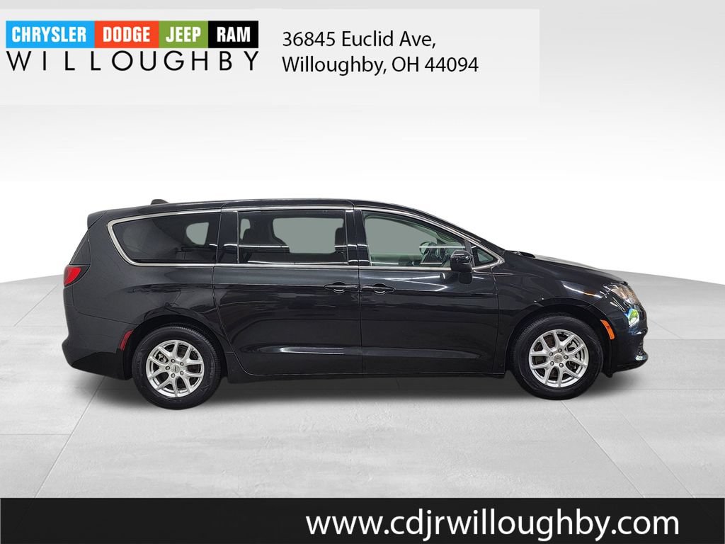 Certified 2022 Chrysler Voyager LX FWD image 4