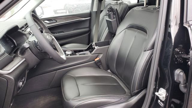 Certified 2023 Jeep Grand Cherokee Limited image 25