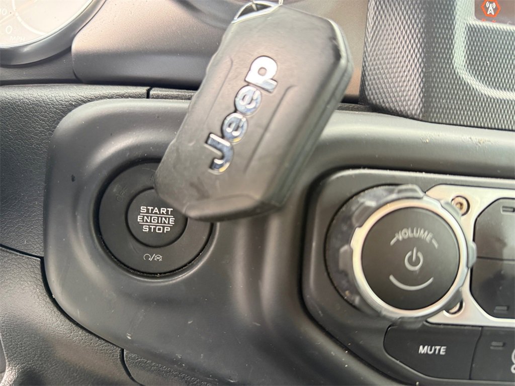 Certified 2023 Jeep Gladiator Willys image 30