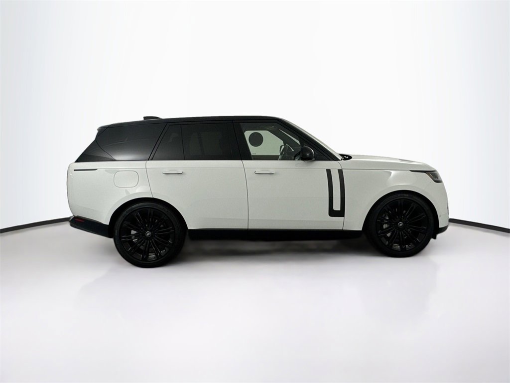 New 2025 Land Rover Range Rover SE image 4