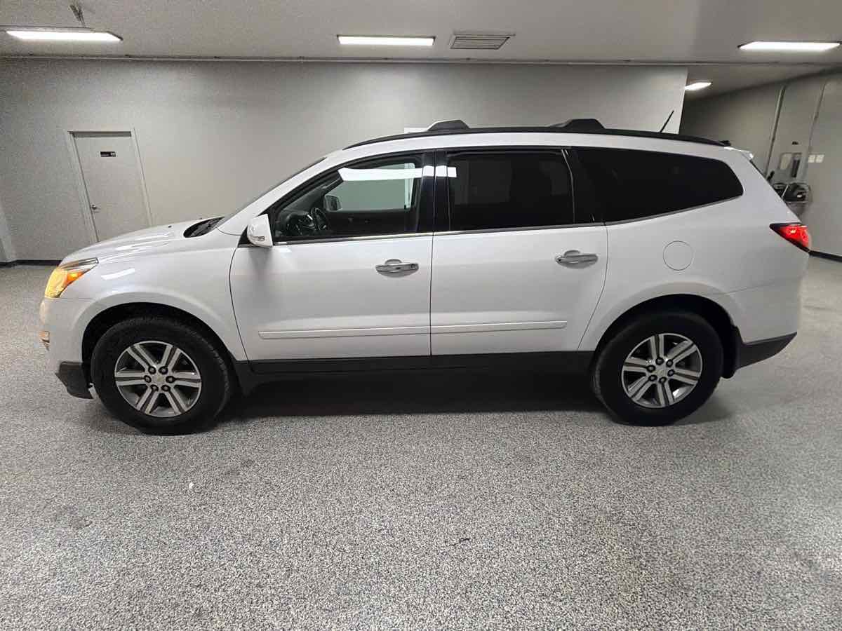 Used 2017 Chevrolet Traverse LT FWD image 6