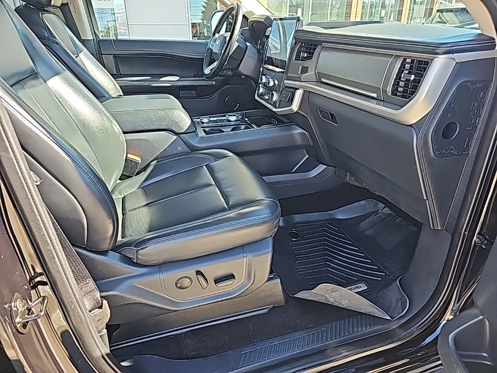Used 2022 Ford Expedition XLT image 28