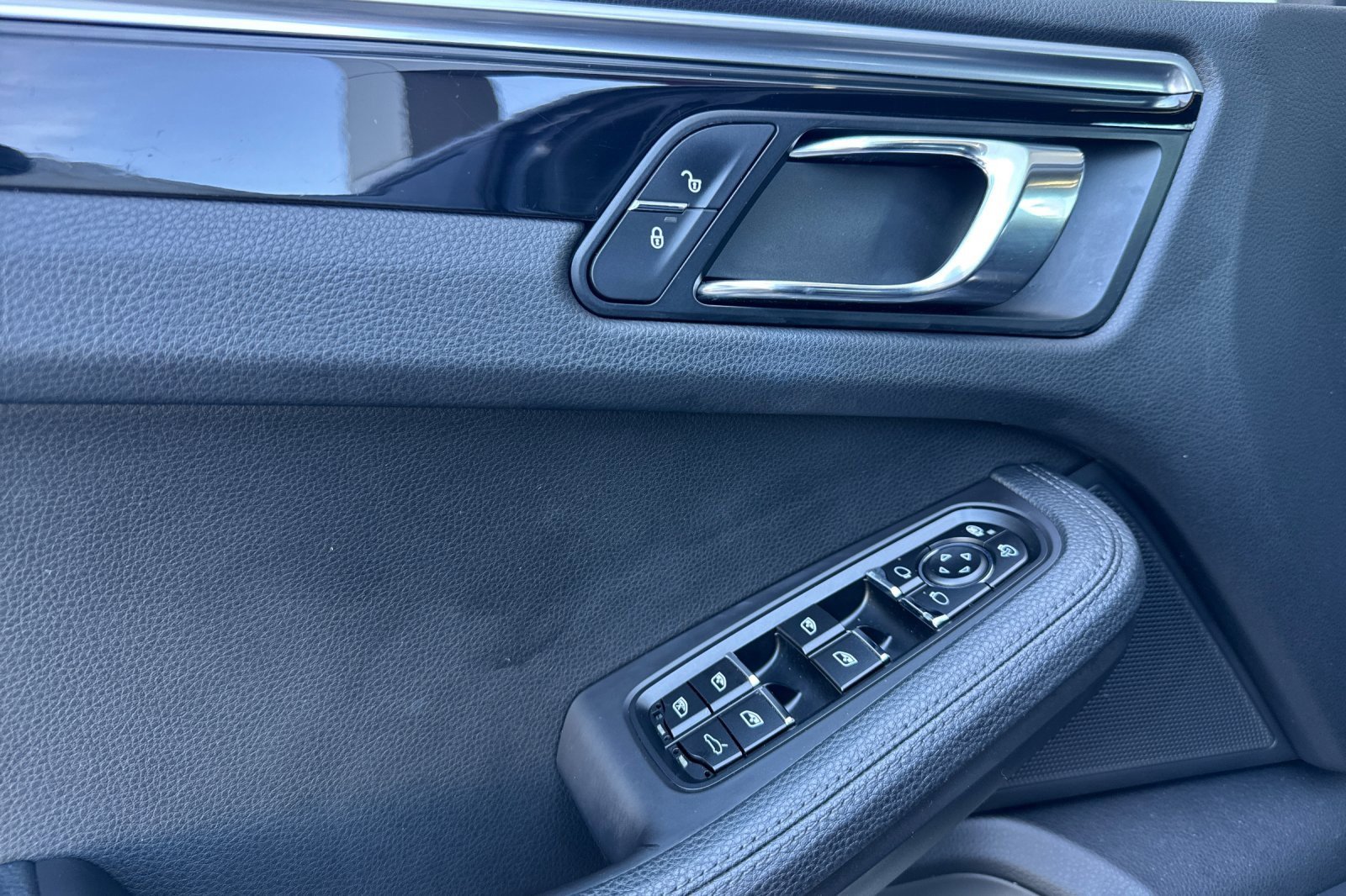 Used 2017 Porsche Macan image 15