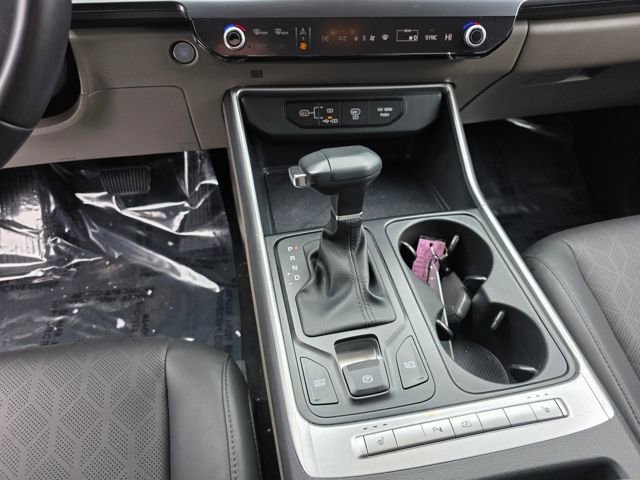 Used 2025 Kia Carnival FWD image 22