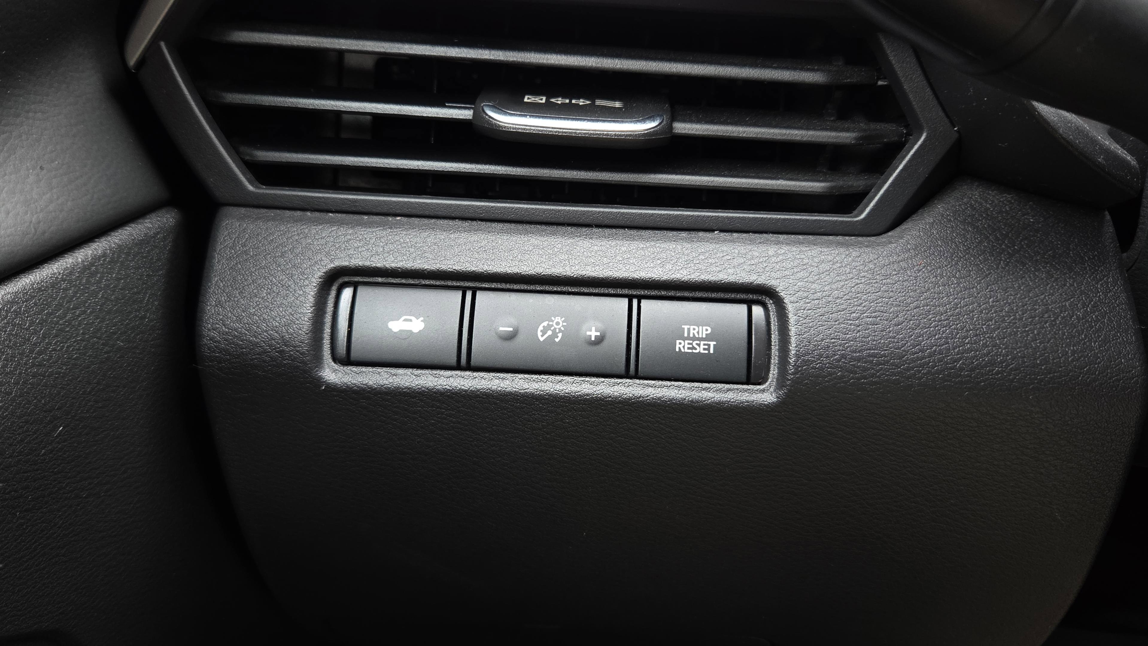 Used 2024 Nissan Altima 2.5 SV image 12