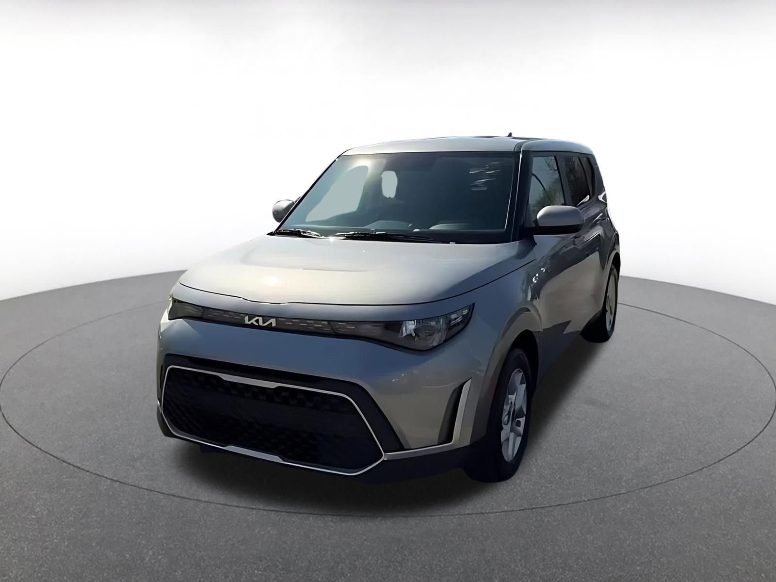Used 2025 Kia Soul LX w/ LX Technology Package image 4