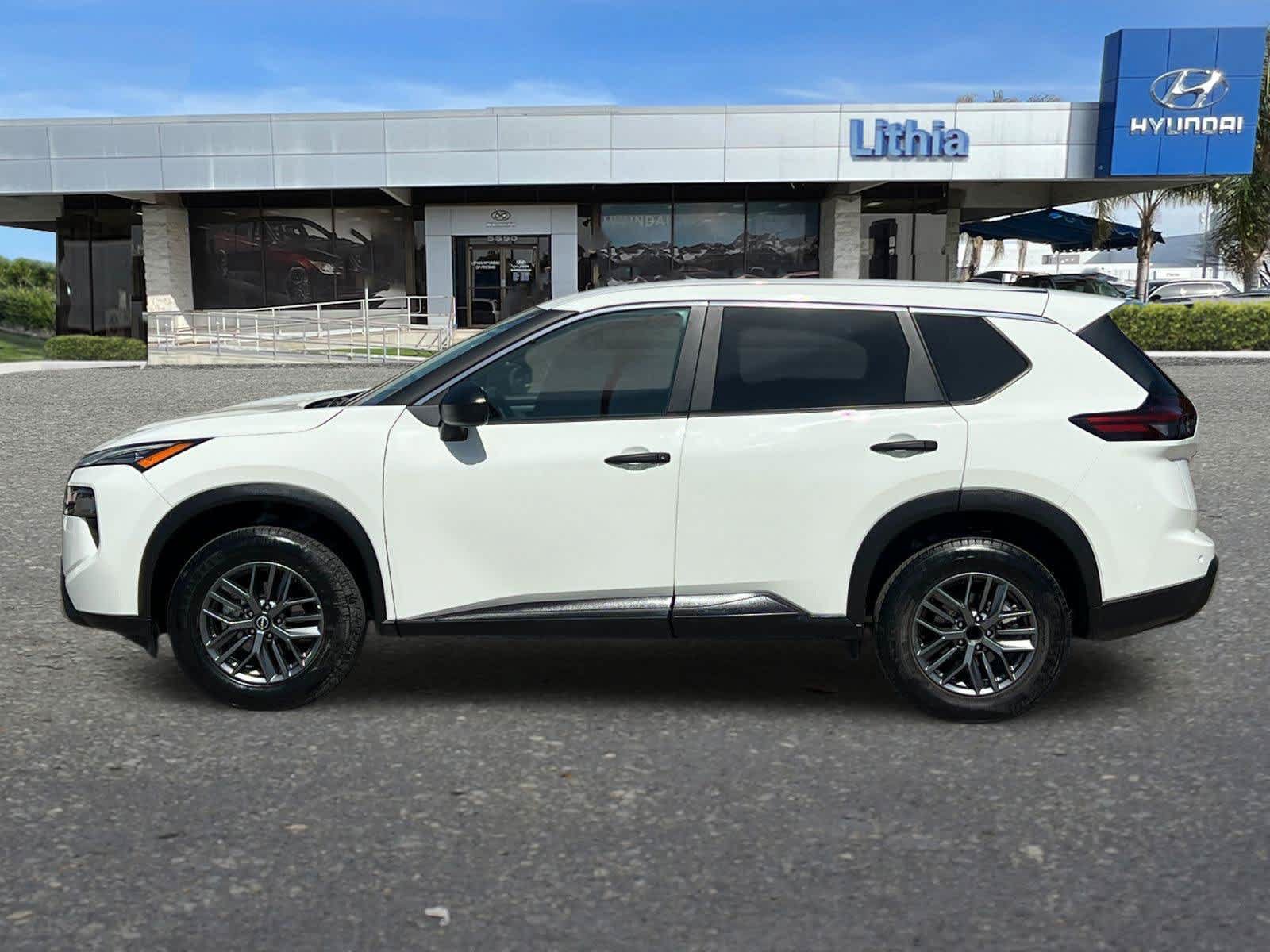 Used 2024 Nissan Rogue S FWD image 6
