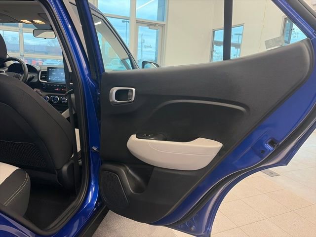 Used 2025 Hyundai Venue SEL image 40