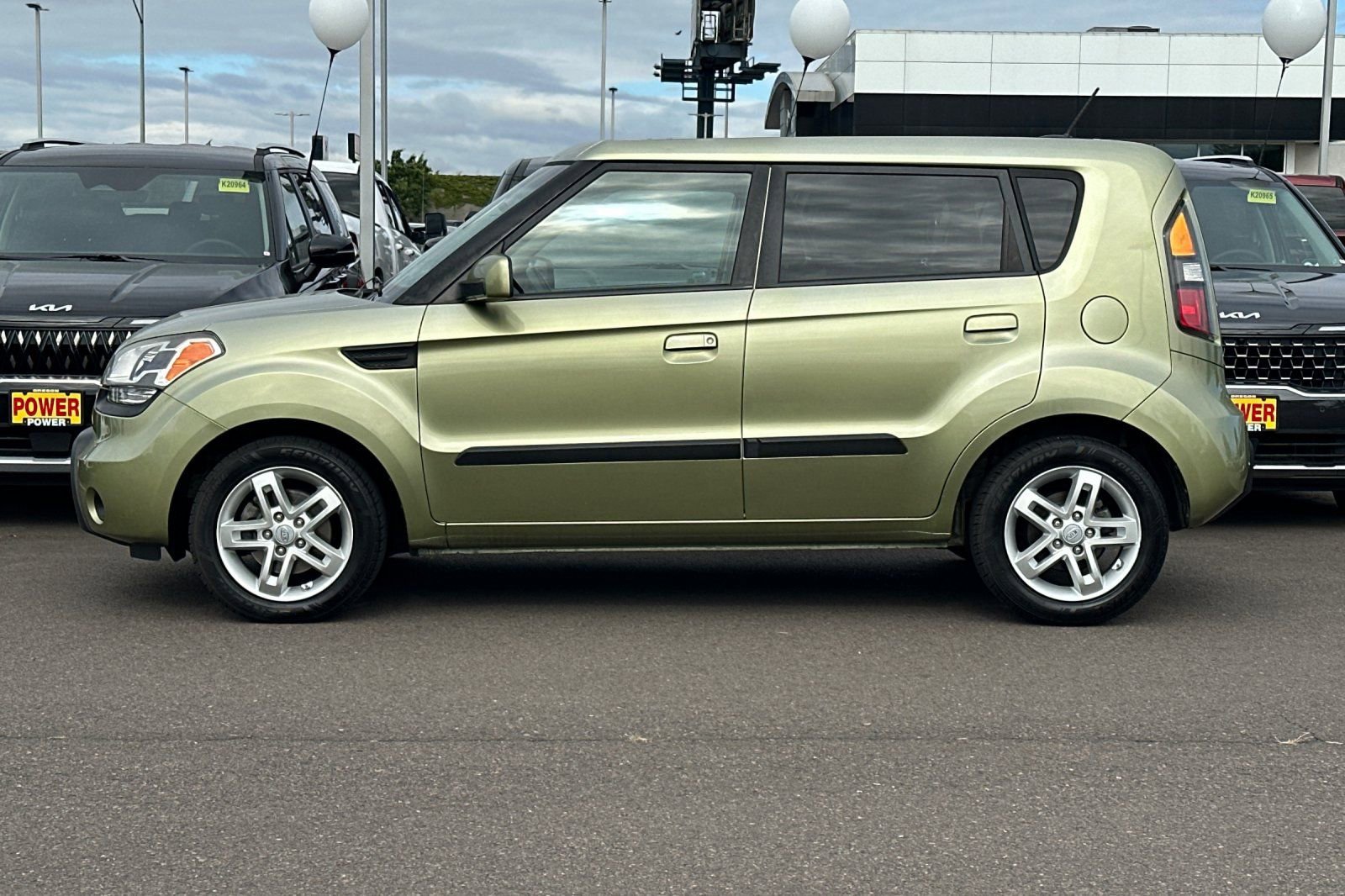 Used 2010 Kia Soul + FWD image 7