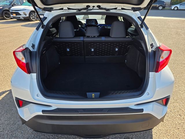 Used 2022 Toyota C-HR XLE FWD image 13
