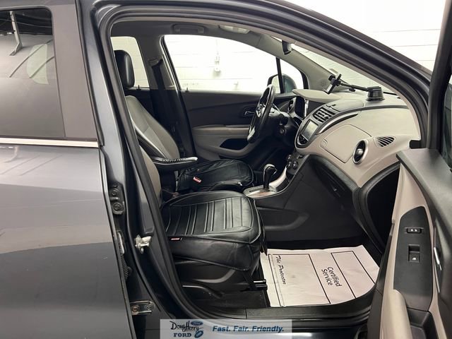 Used 2016 Chevrolet Trax LT w/ LT Convenience Package FWD image 33