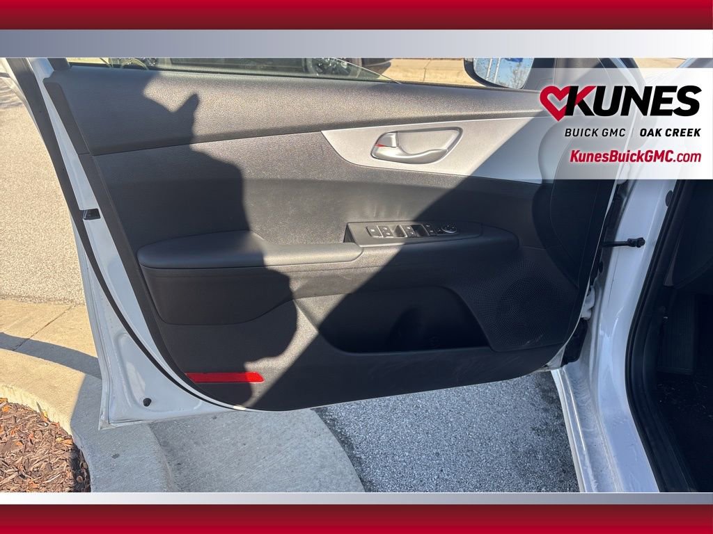 Used 2024 Kia Forte LXS image 8