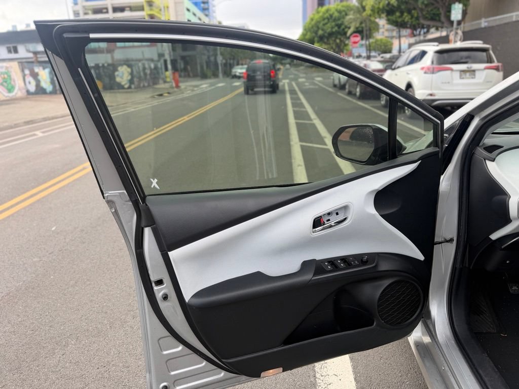 Used 2016 Toyota Prius Two FWD image 7