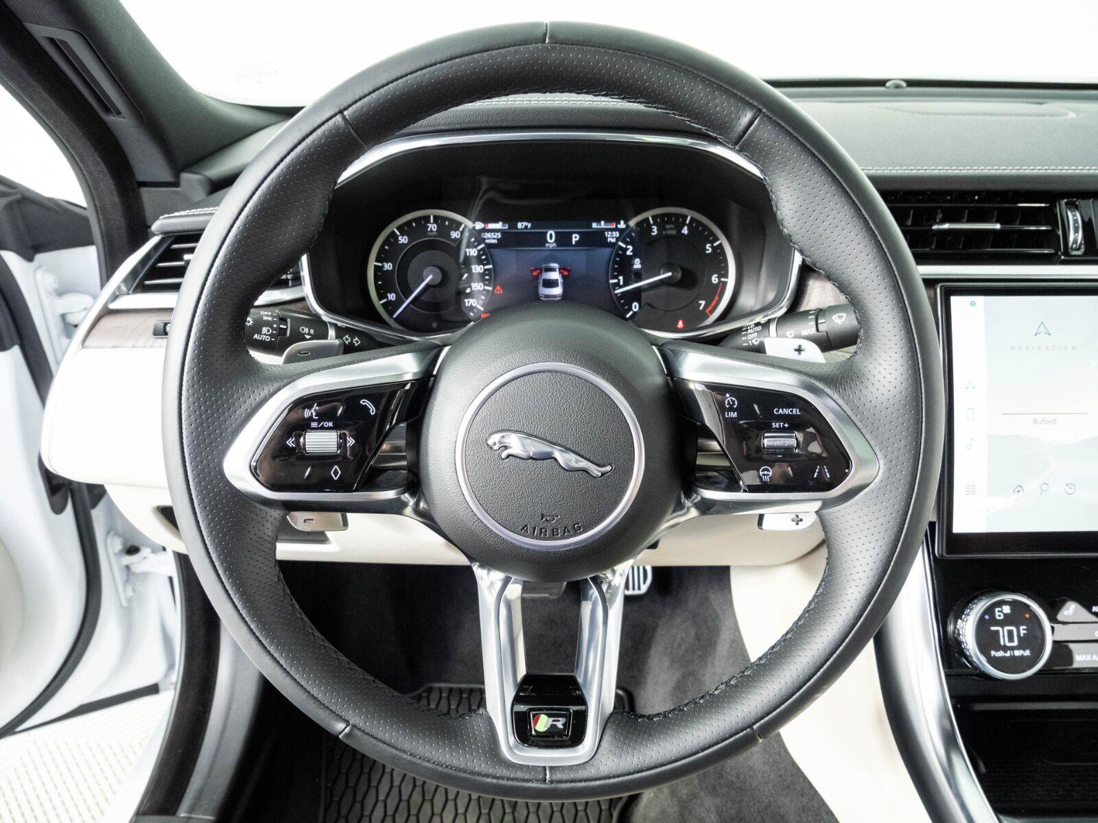 Used 2022 Jaguar XF R-Dynamic SE AWD/4WD image 9