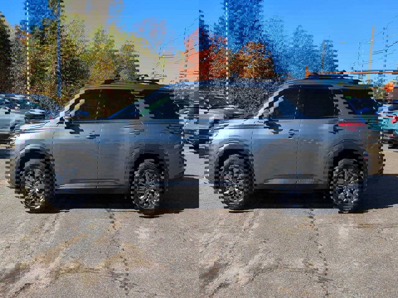 Used 2025 Nissan Pathfinder SV image 8