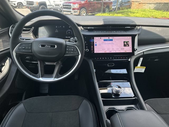 New 2026 Jeep Grand Cherokee Altitude RWD image 21