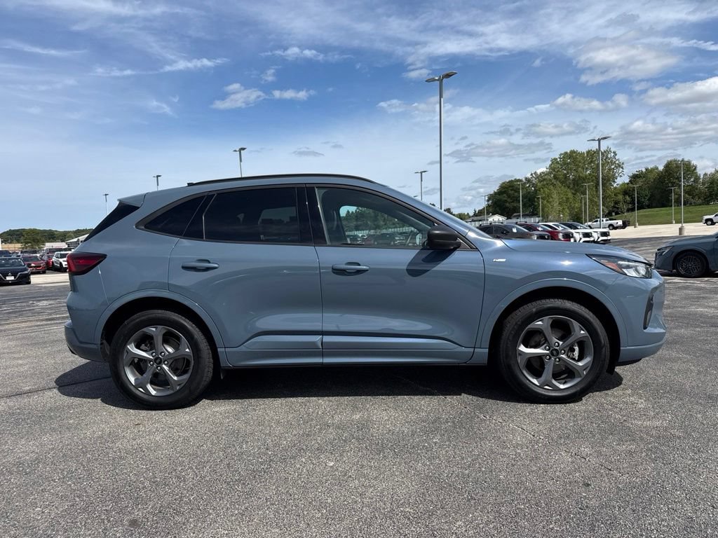 Used 2024 Ford Escape ST-Line w/ Tech Pack #1 AWD/4WD image 32