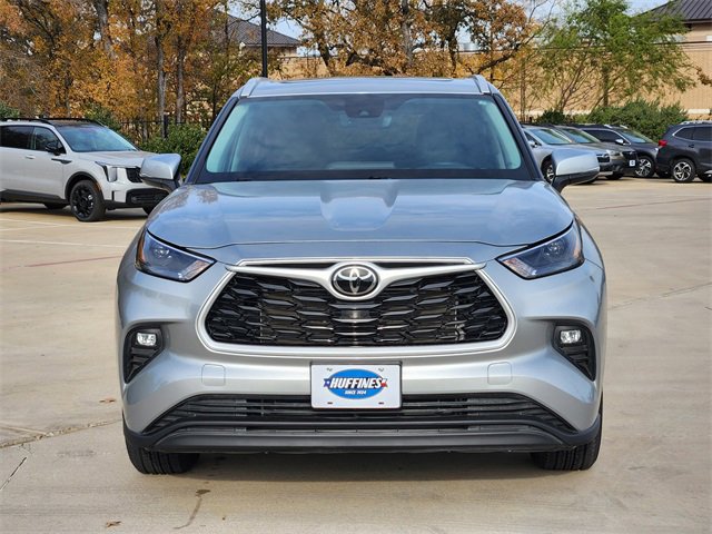 Used 2023 Toyota Highlander XLE video 2