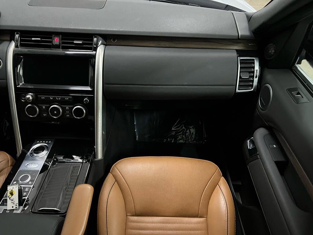 Used 2018 Land Rover Discovery HSE image 17
