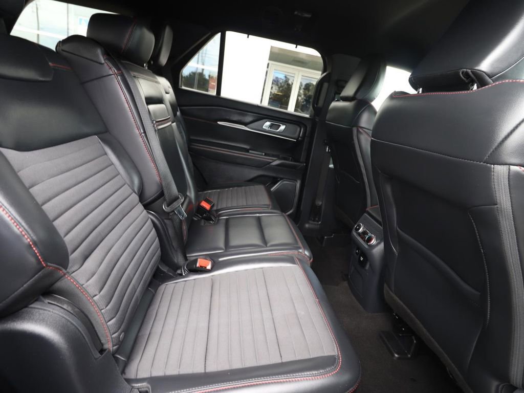 Certified 2025 Ford Explorer ST-Line w/ Premium Package AWD/4WD image 23