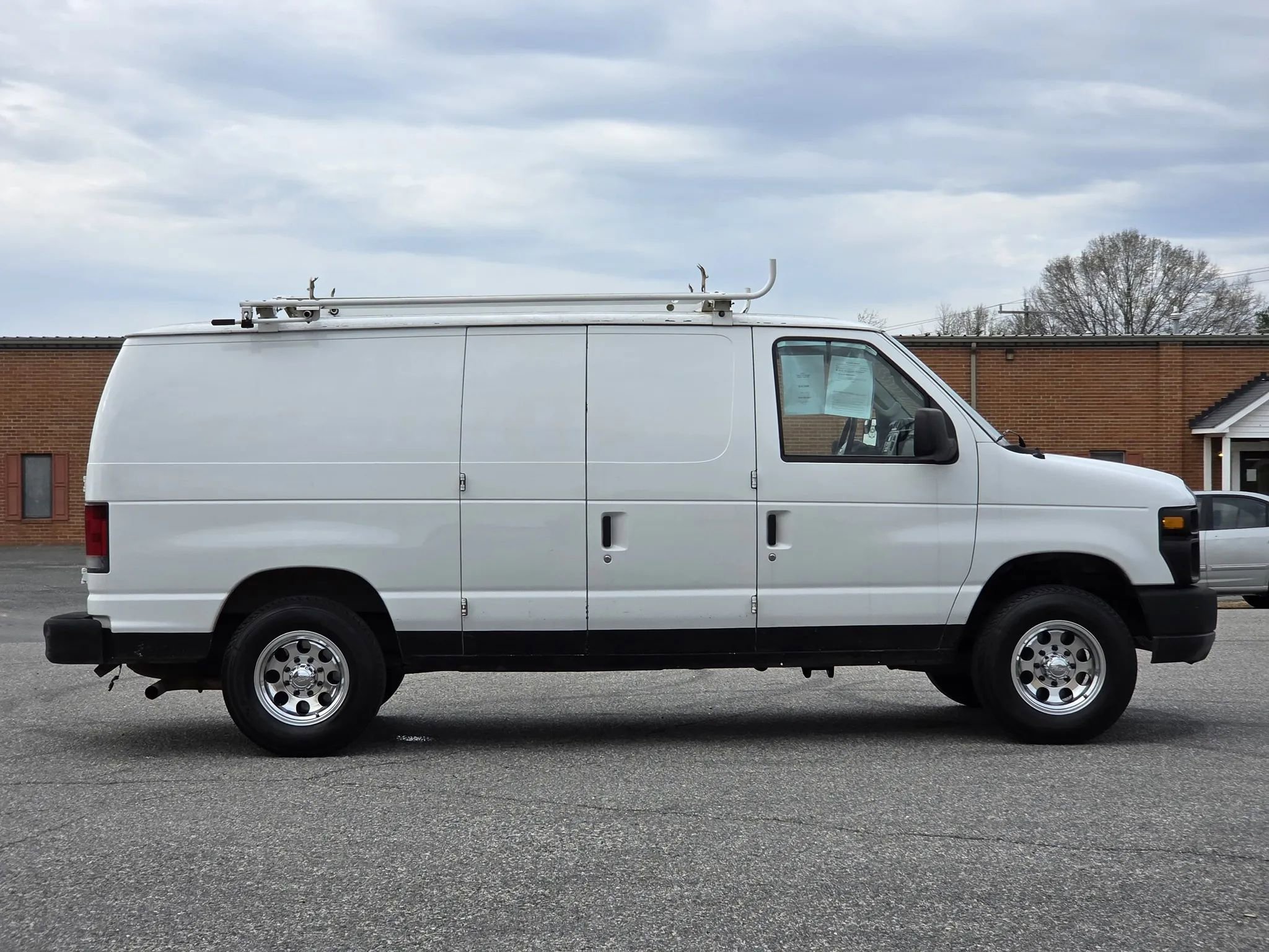 Used 2011 Ford E-150 and Econoline 150 w/ Commercial Cargo Van Pkg RWD image 2