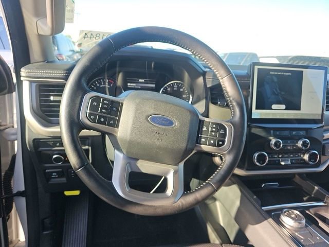 Used 2024 Ford Expedition XLT AWD/4WD image 16