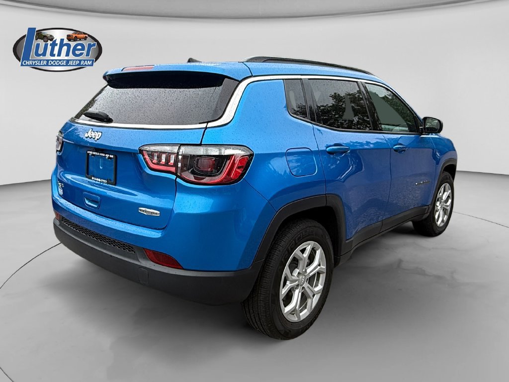 Used 2024 Jeep Compass Latitude AWD/4WD image 5