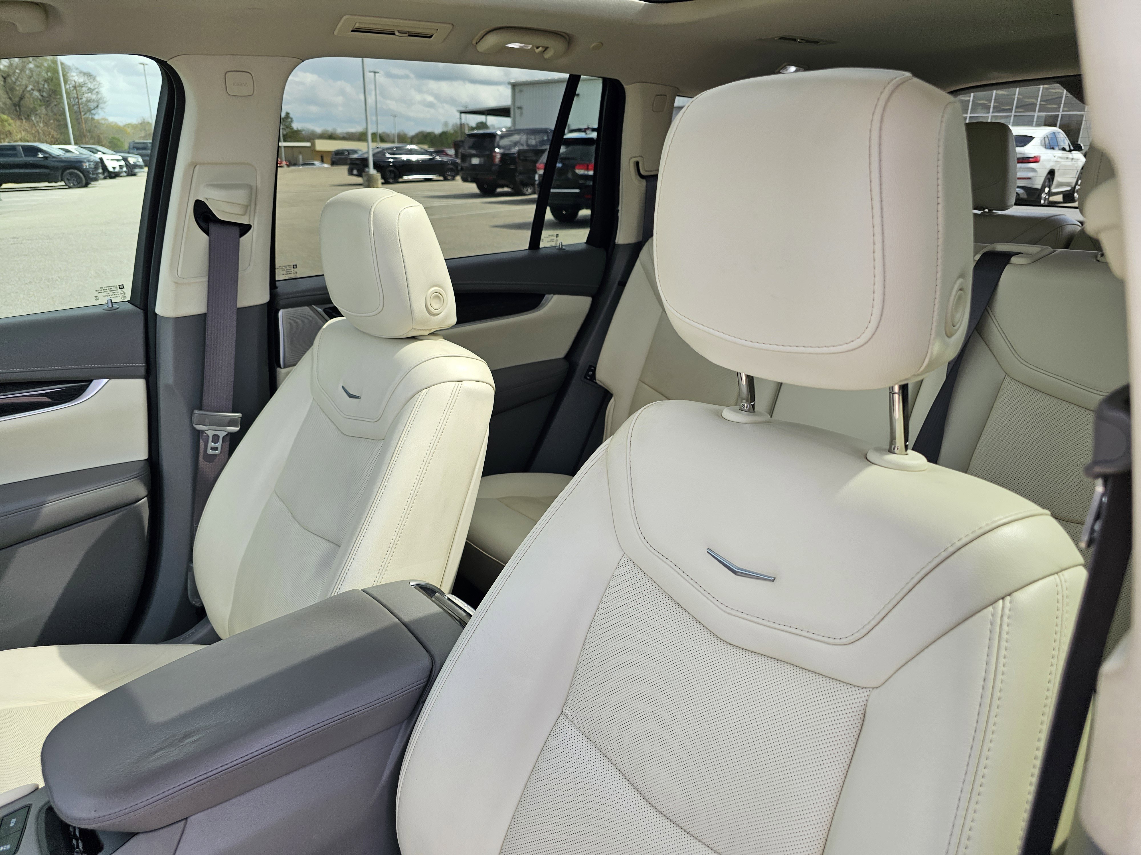 Used 2022 Cadillac XT6 Premium Luxury w/ Technology Package image 16