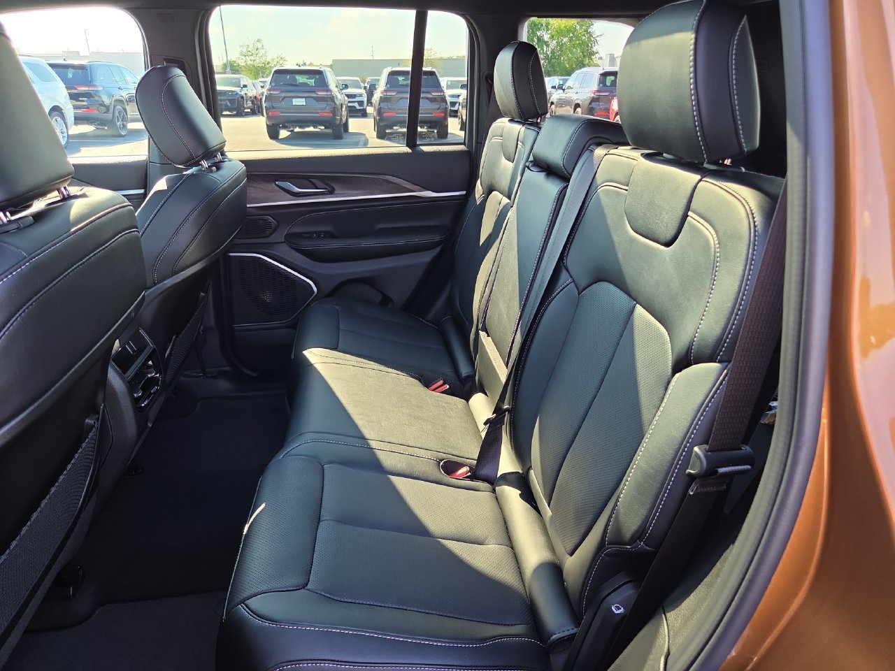 New 2027 Jeep Grand Cherokee Limited AWD/4WD image 18