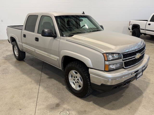 Used 2006 Chevrolet Silverado 1500 LT w/ Onstar Plus Package AWD/4WD image 6