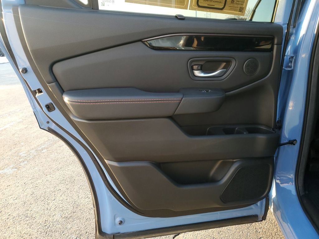 Certified 2025 Honda Pilot TrailSport image 35