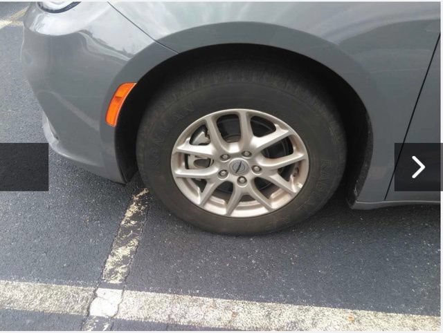 Used 2025 Chrysler Pacifica Select FWD image 10