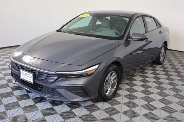 Certified 2024 Hyundai Elantra SE FWD image 4