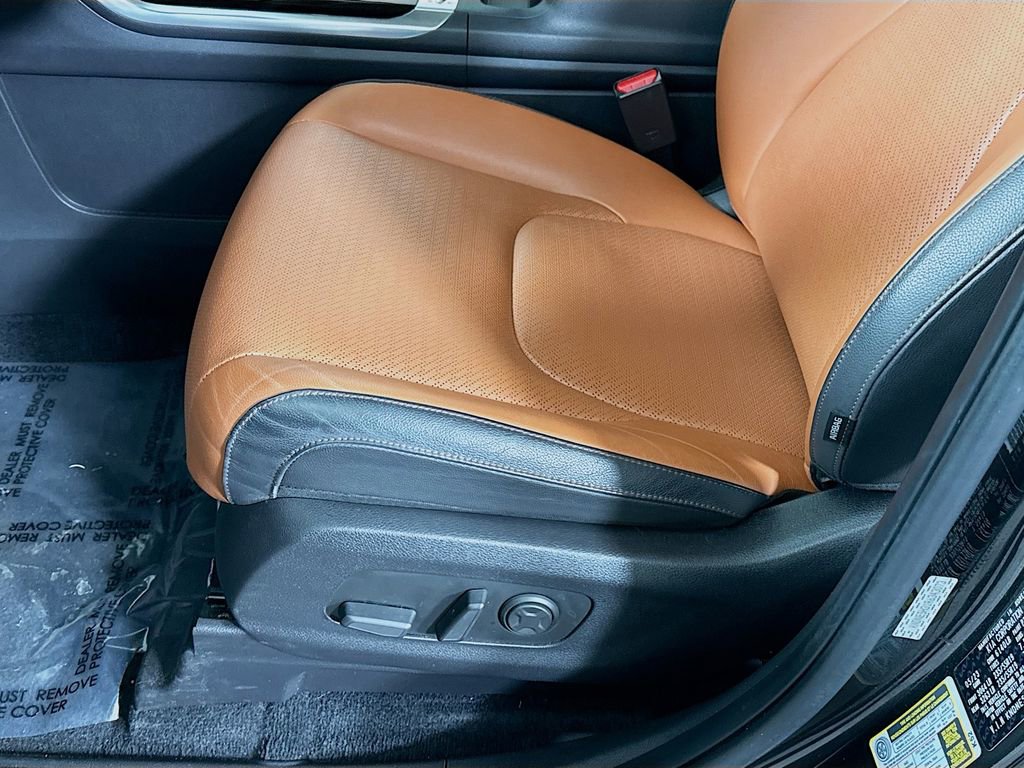 Used 2024 Kia Carnival SX Prestige image 27