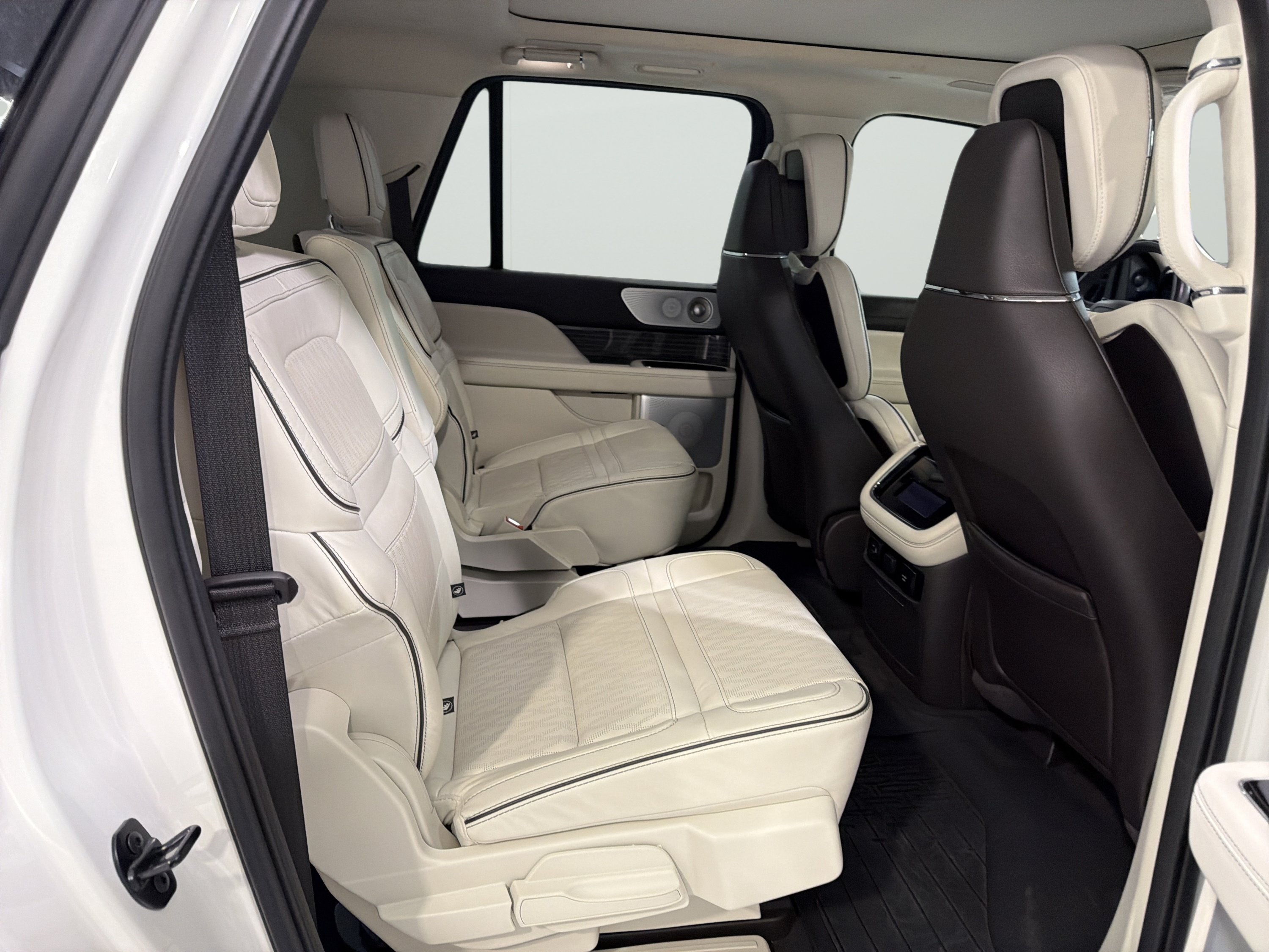 Used 2023 Lincoln Navigator L Black Label AWD/4WD image 12