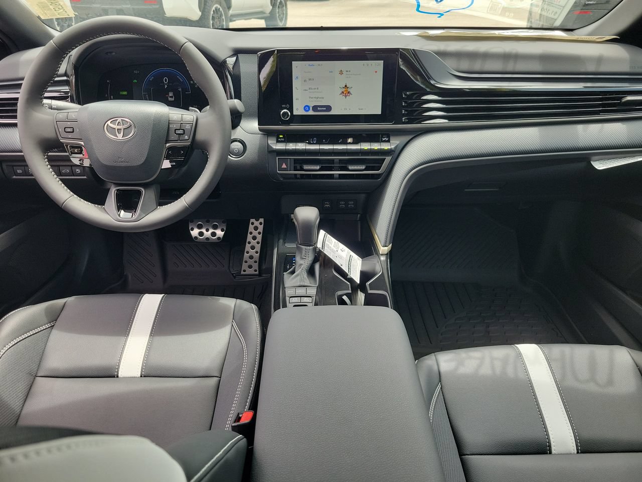 Used 2026 Toyota Camry SE FWD image 13