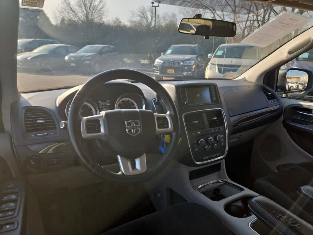 Used 2016 Dodge Grand Caravan SXT w/ Rear Park Assist Package image 10