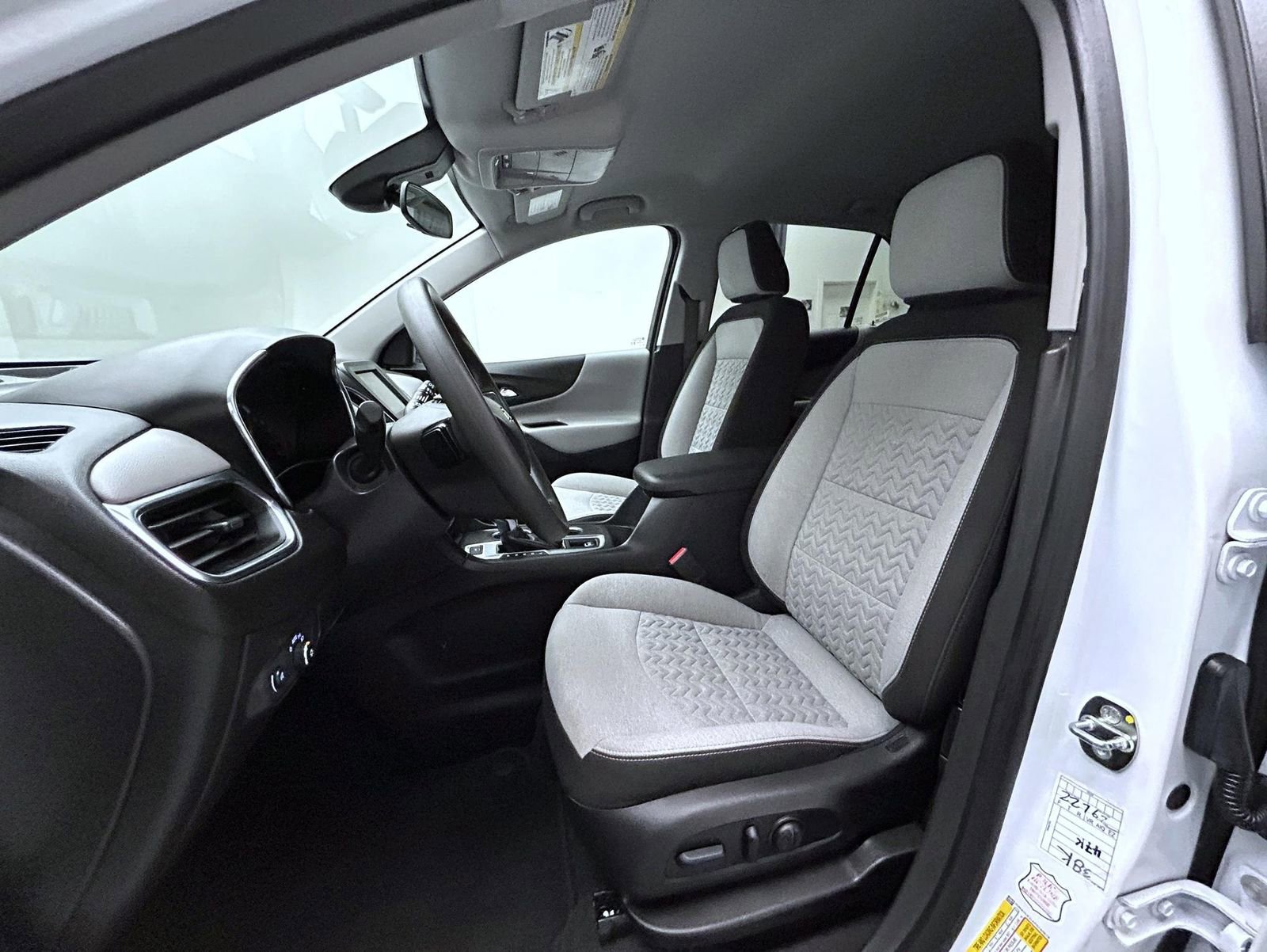 Used 2023 Chevrolet Equinox LT image 10