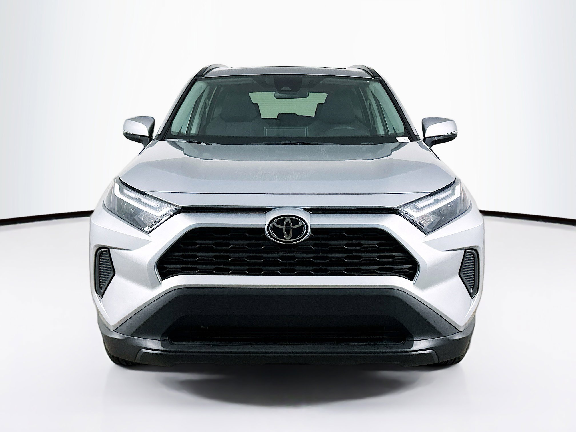 Used 2025 Toyota RAV4 XLE w/ Convenience Package image 2