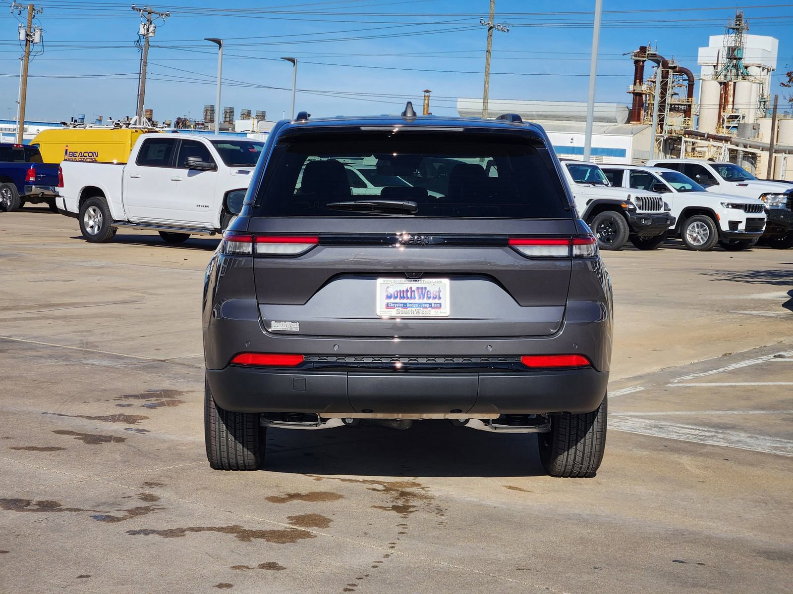 New 2025 Jeep Grand Cherokee Altitude image 8