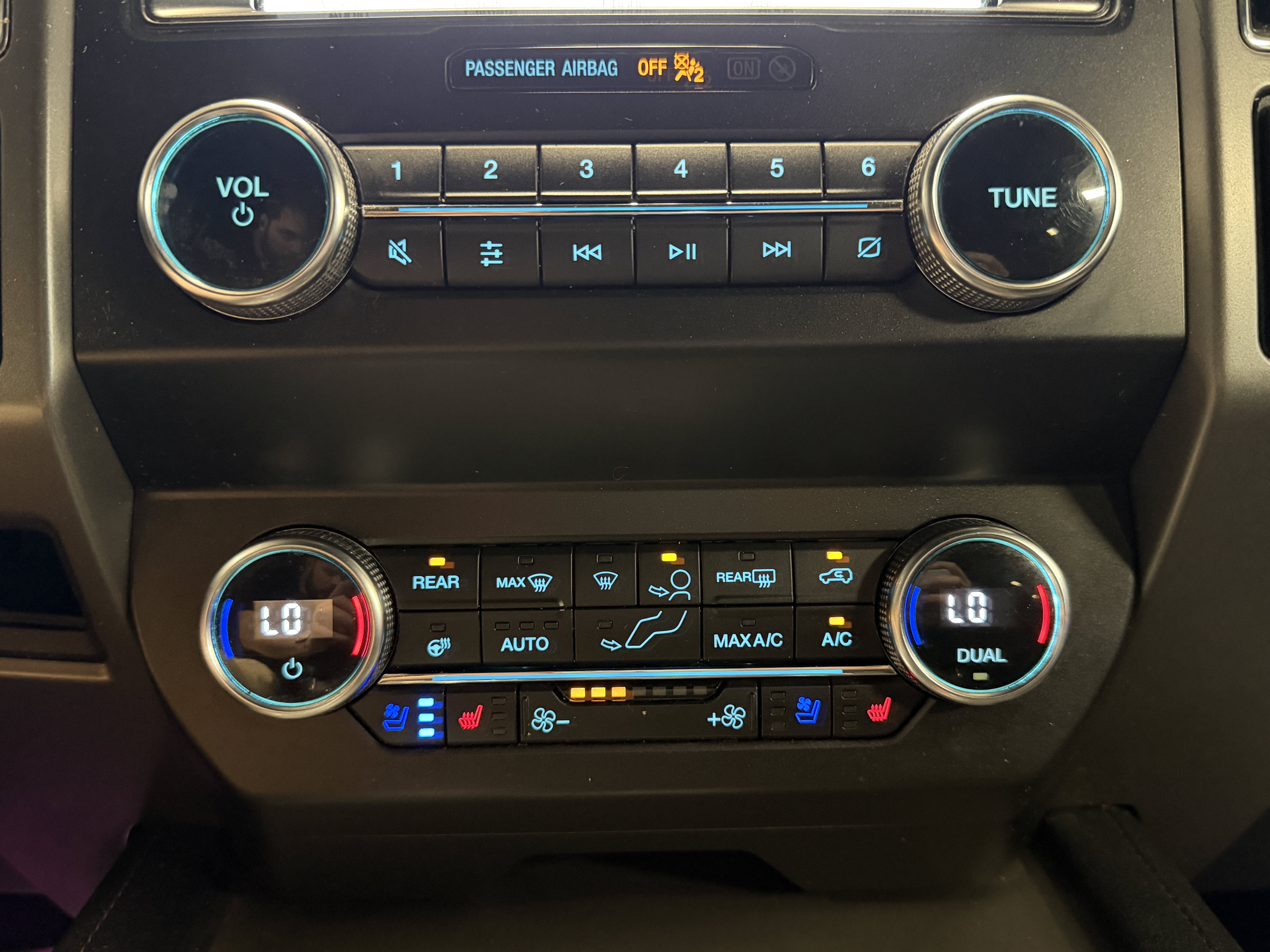 Used 2019 Ford Expedition XLT w/ Equipment Group 202A AWD/4WD image 9