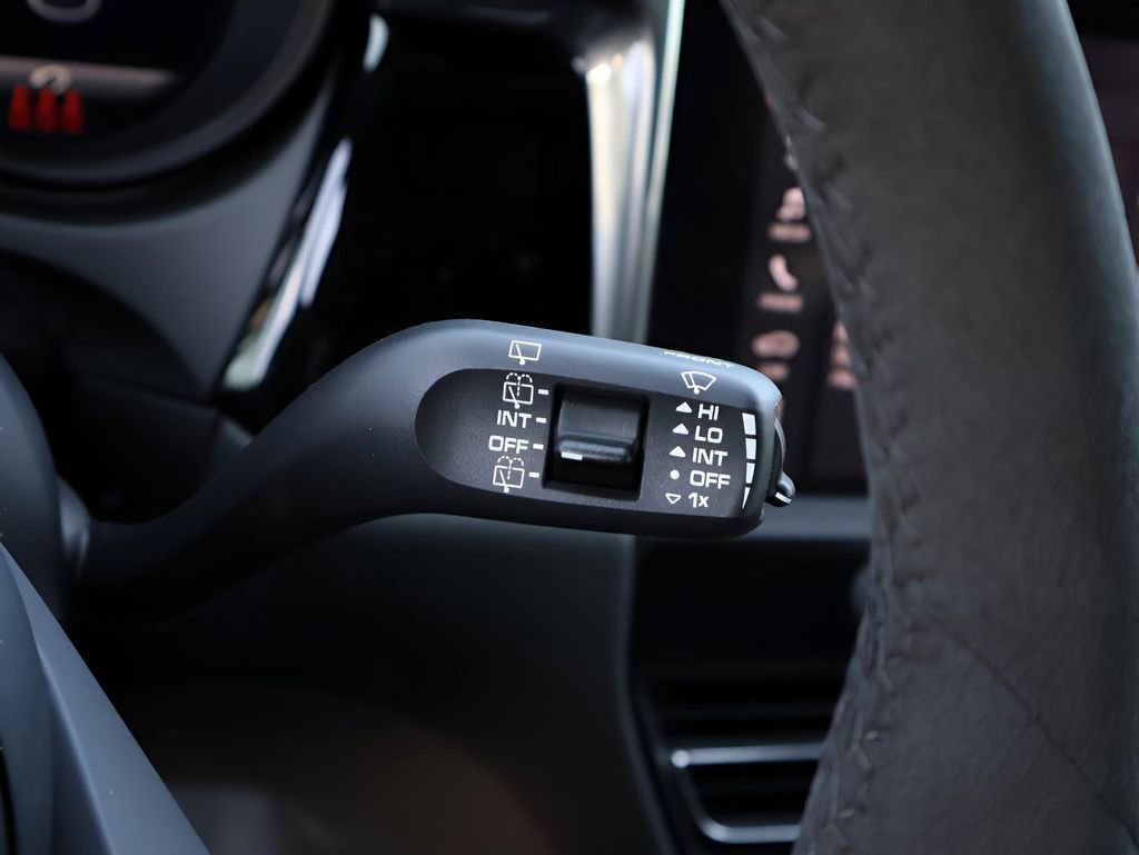 Certified 2025 Porsche Macan Turbo image 33